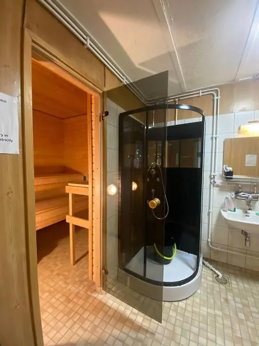 Kotimaailma: Hostel Kivikkotie Вантаа Апартаменты